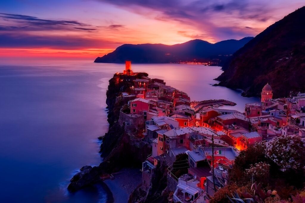 A picturesque town on a cliff.